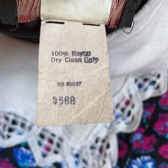 Vintage J.S.J. Flower Dress - Picture 12 of 16